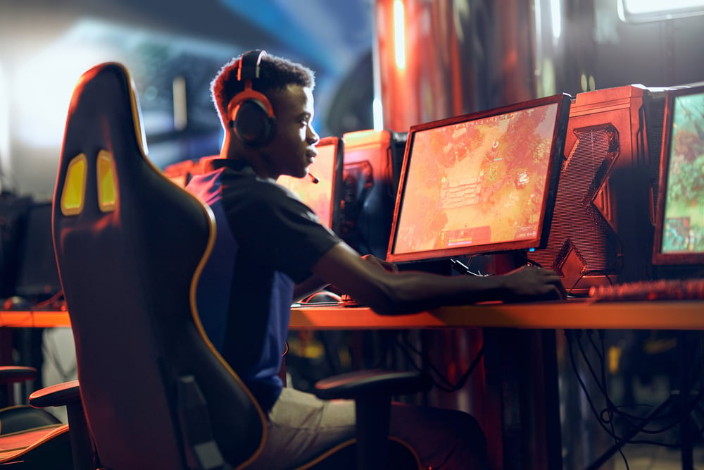 Man playing games on computer e-sports